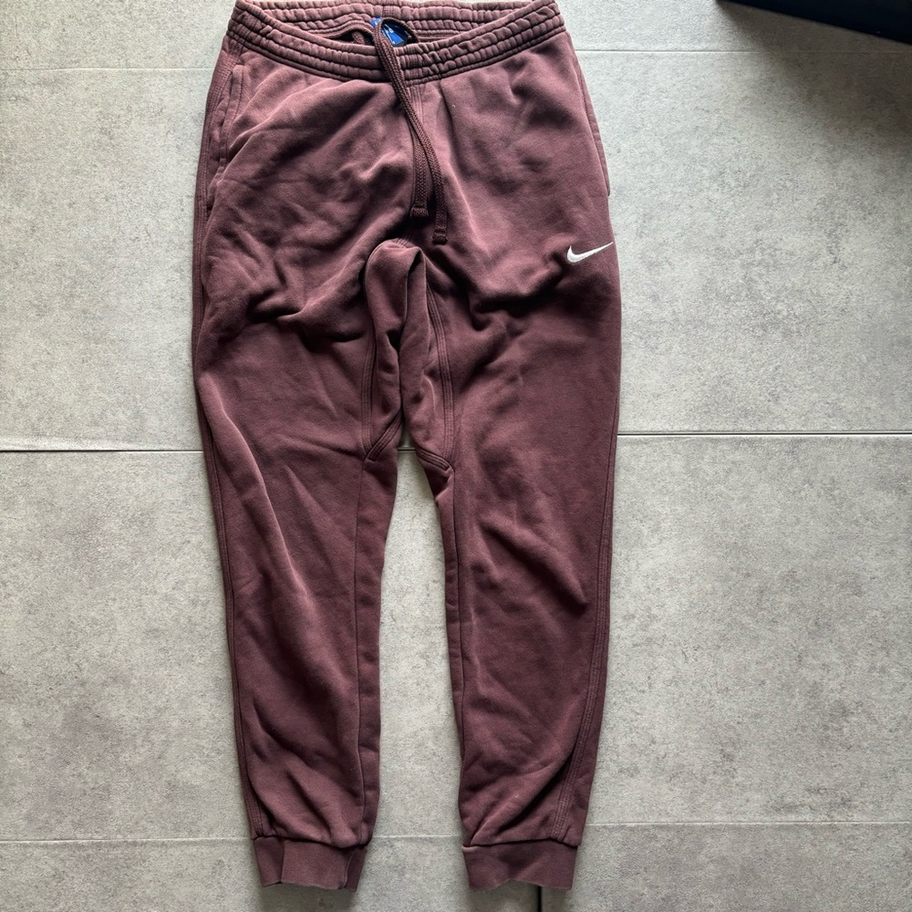 Nike maroon sweatpants joggers